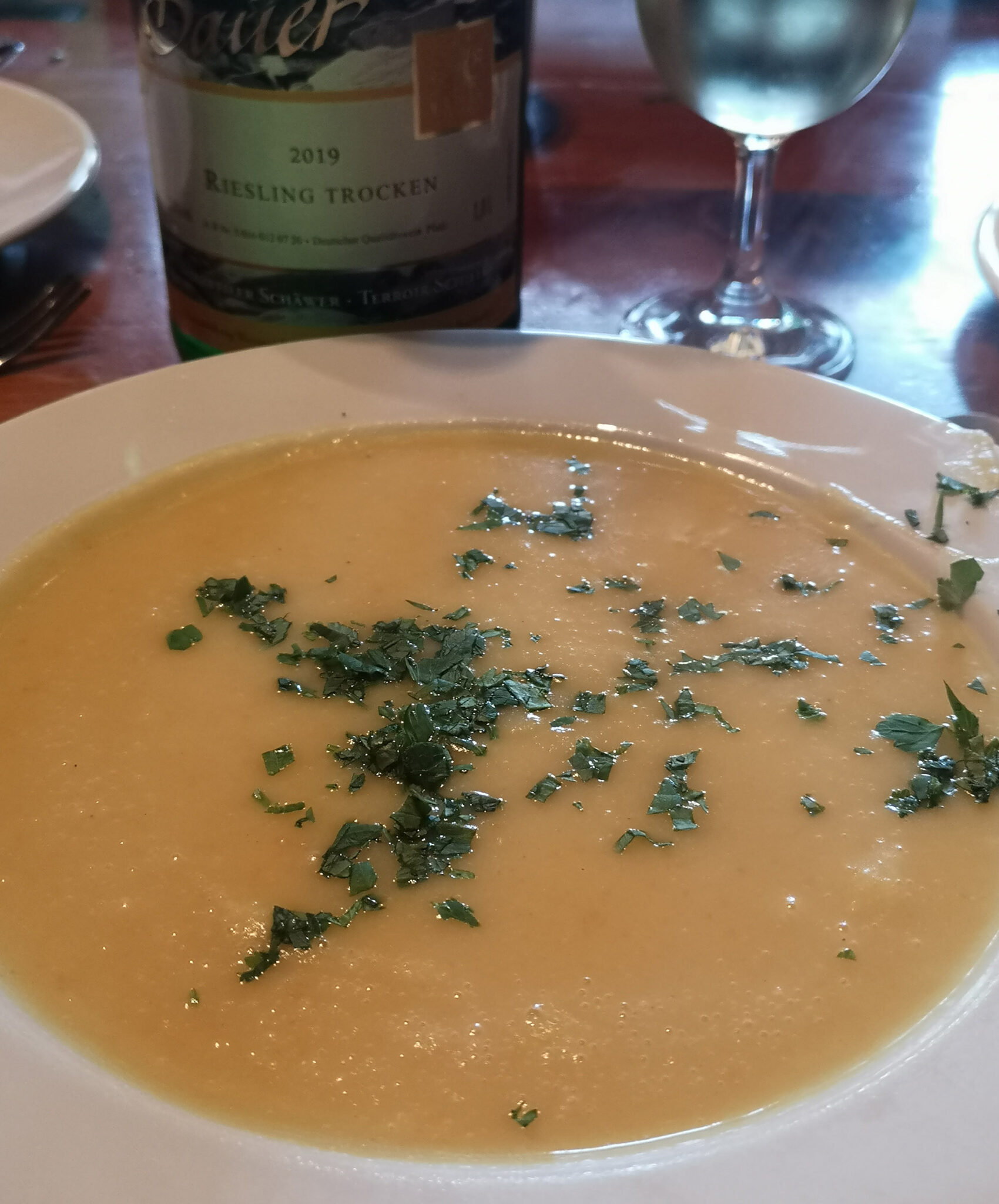 Grumbeersupp mit Quetschekuche - Kartoffelsuppe mit Zwetschgenkuchen ...