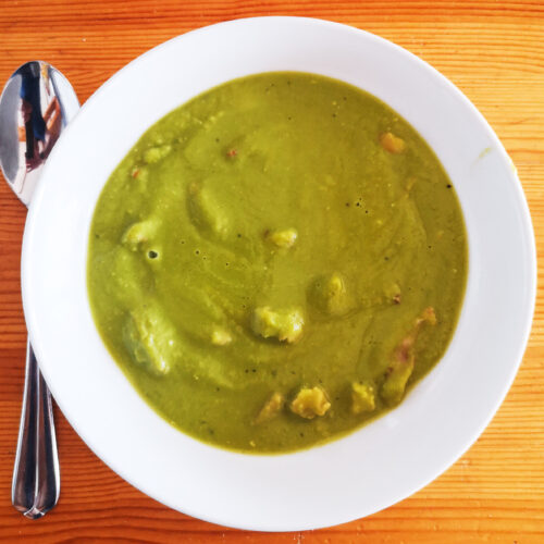 Erbsensuppe mit Räucheraal