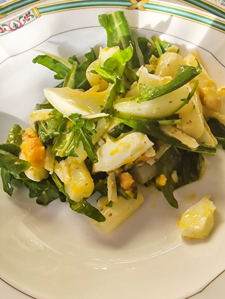Spargelsalat mit Rucola und Parmesanraspeln - Arte Culinaria