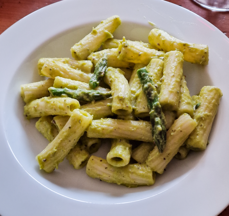 Pasta mit grünem Spargel - Nudeln mit Sauce aus grünem Spargel