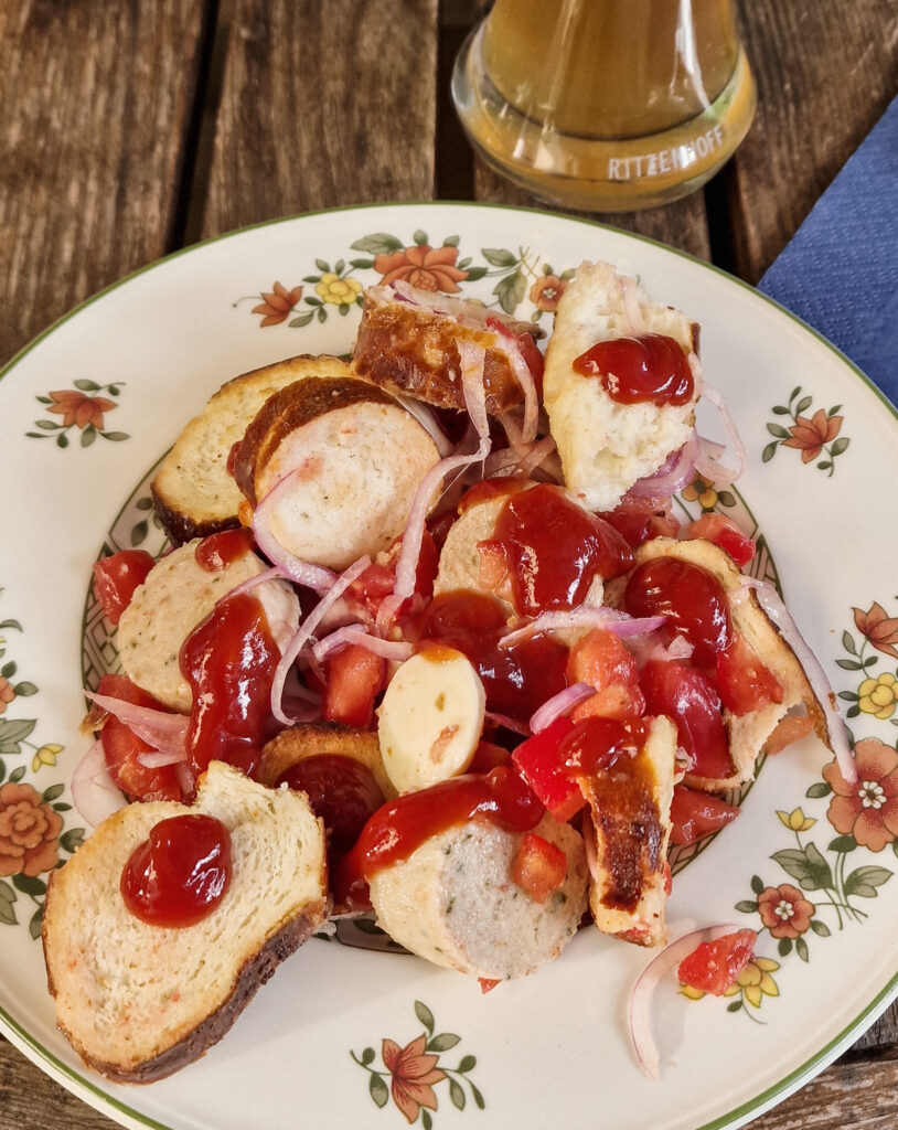 Bayerischer Brotsalat fertig angemacht